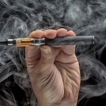 MYA Pen Hookah E-Cigarette | in-built 1650mah Battery Charger with Maya flavour